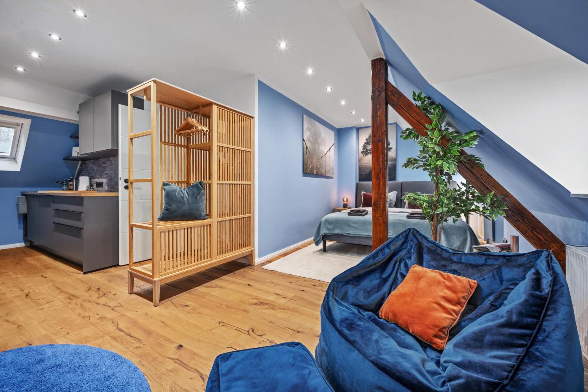 Edler Wohnraum Modernes Vorstadtstudio Mit Emma-Bett, Garten & Kaffeevollautomat ツウィッカウ エクステリア 写真