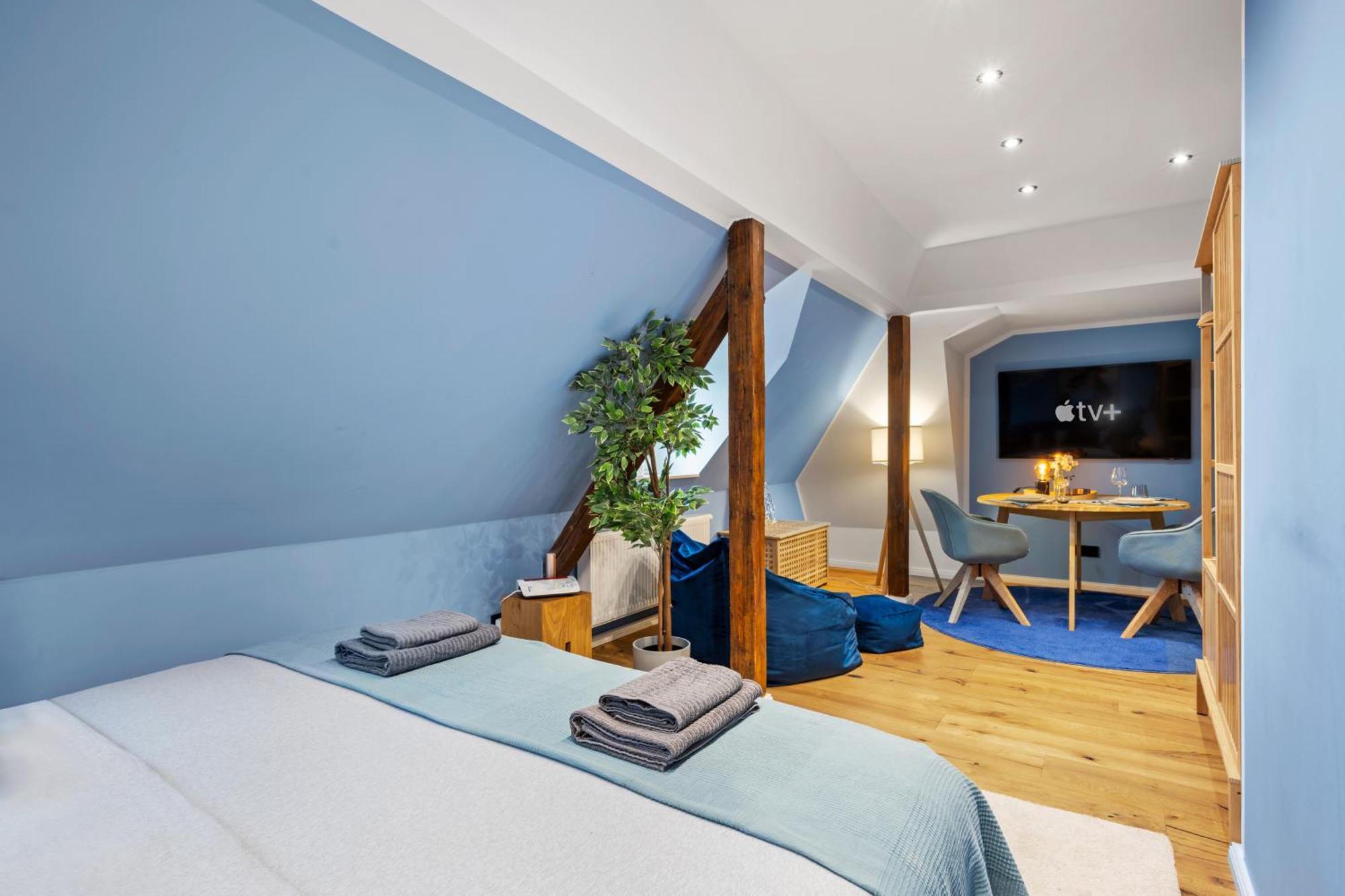 Edler Wohnraum Modernes Vorstadtstudio Mit Emma-Bett, Garten & Kaffeevollautomat ツウィッカウ エクステリア 写真