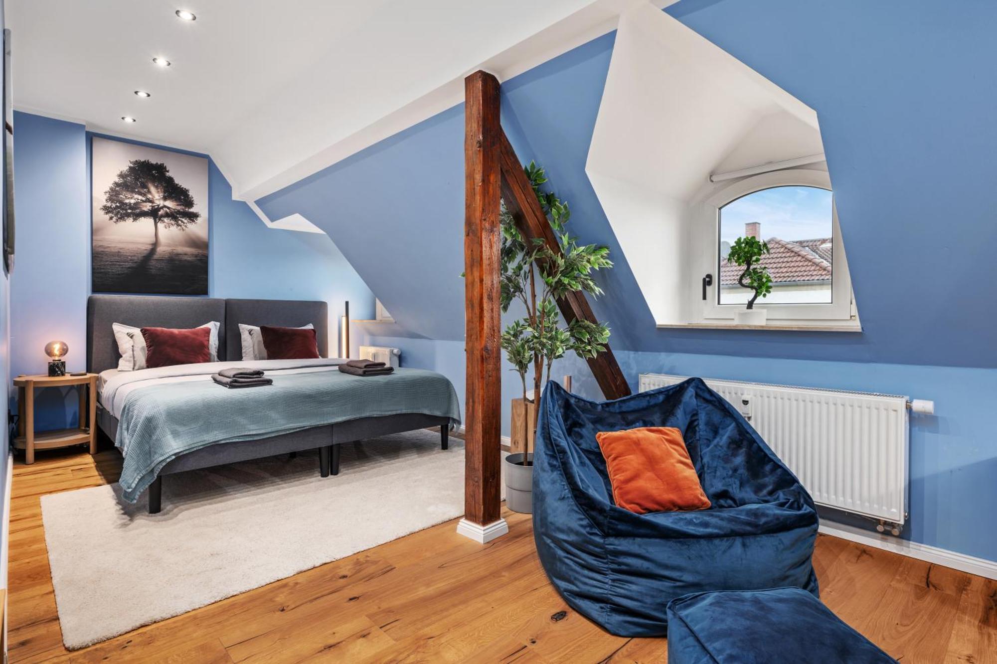 Edler Wohnraum Modernes Vorstadtstudio Mit Emma-Bett, Garten & Kaffeevollautomat ツウィッカウ エクステリア 写真